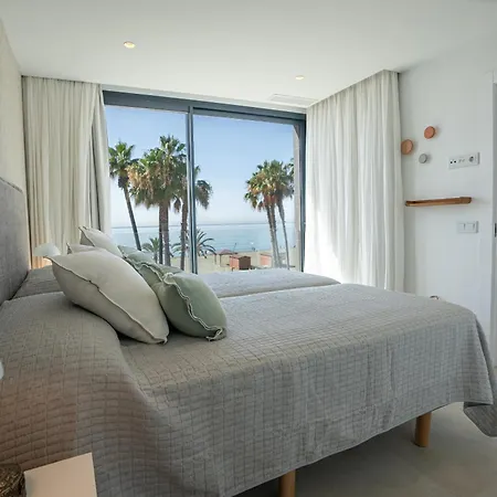 Front Line Beach La Viu شقة *