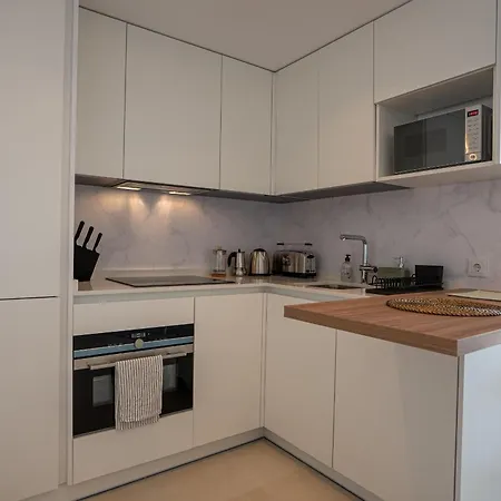 Front Line Beach La Viu アパート エステポナ