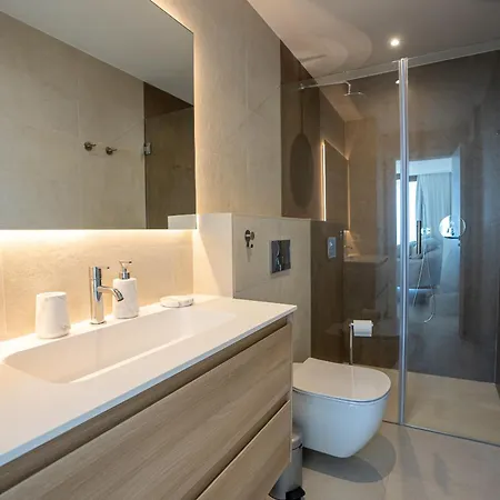 Front Line Beach La Viu Apartment